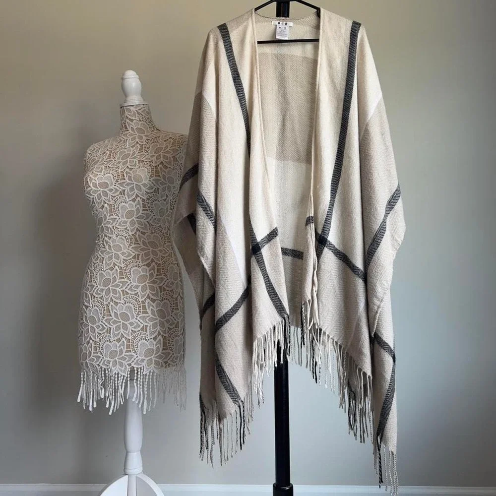 Three Dots Miranda Plaid Cashmere Blend Fringe Wrap Poncho Shawl OSFM Cream Tan